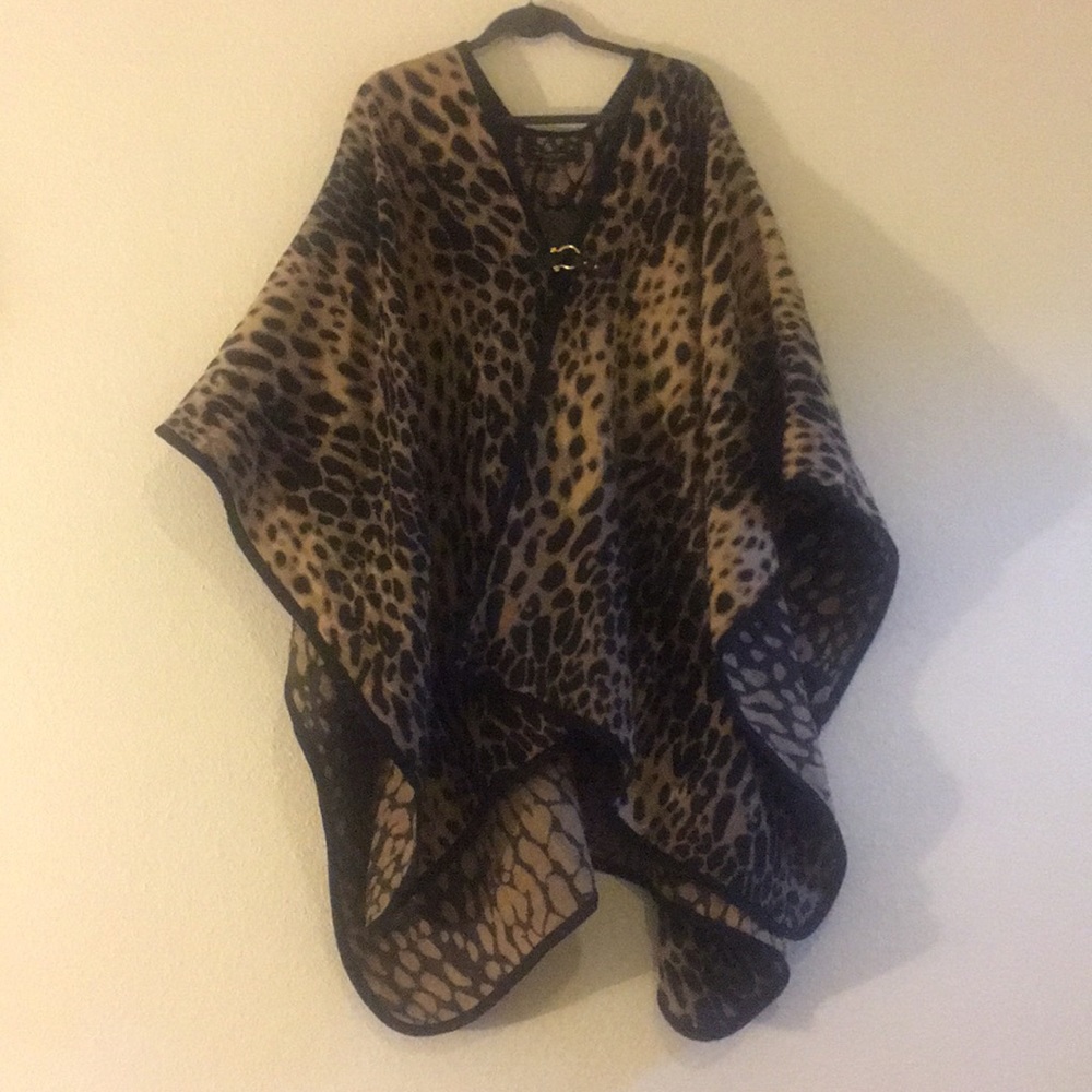 Gorgeous Marc NY Leopard Pancho